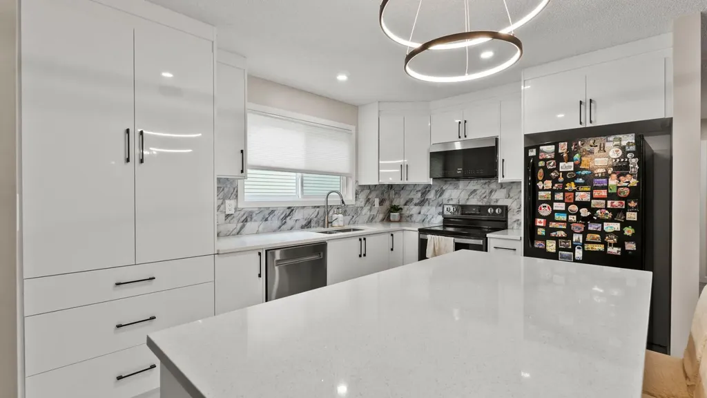 2416 Woodview Drive SW Calgary AB T2W 4X7