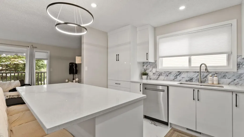 2416 Woodview Drive SW Calgary AB T2W 4X7