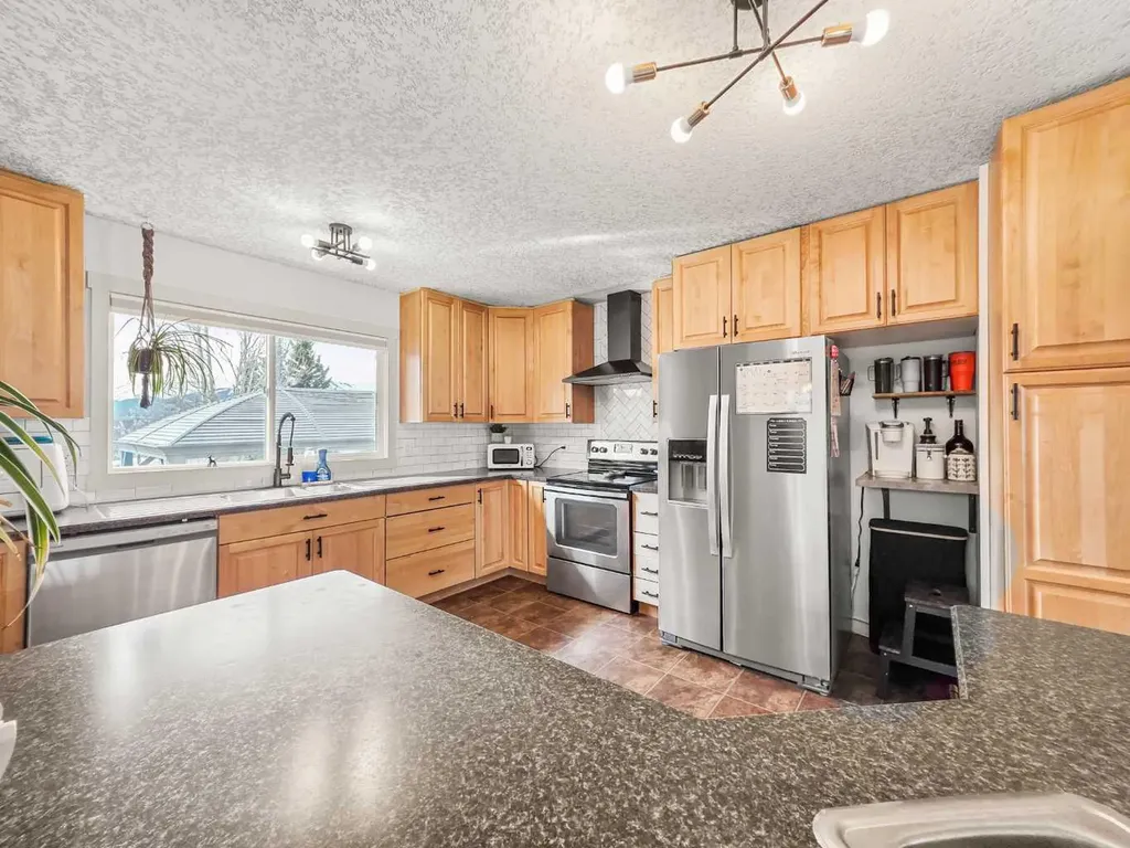 10833 99 Avenue Grande Cache AB T0E0Y0