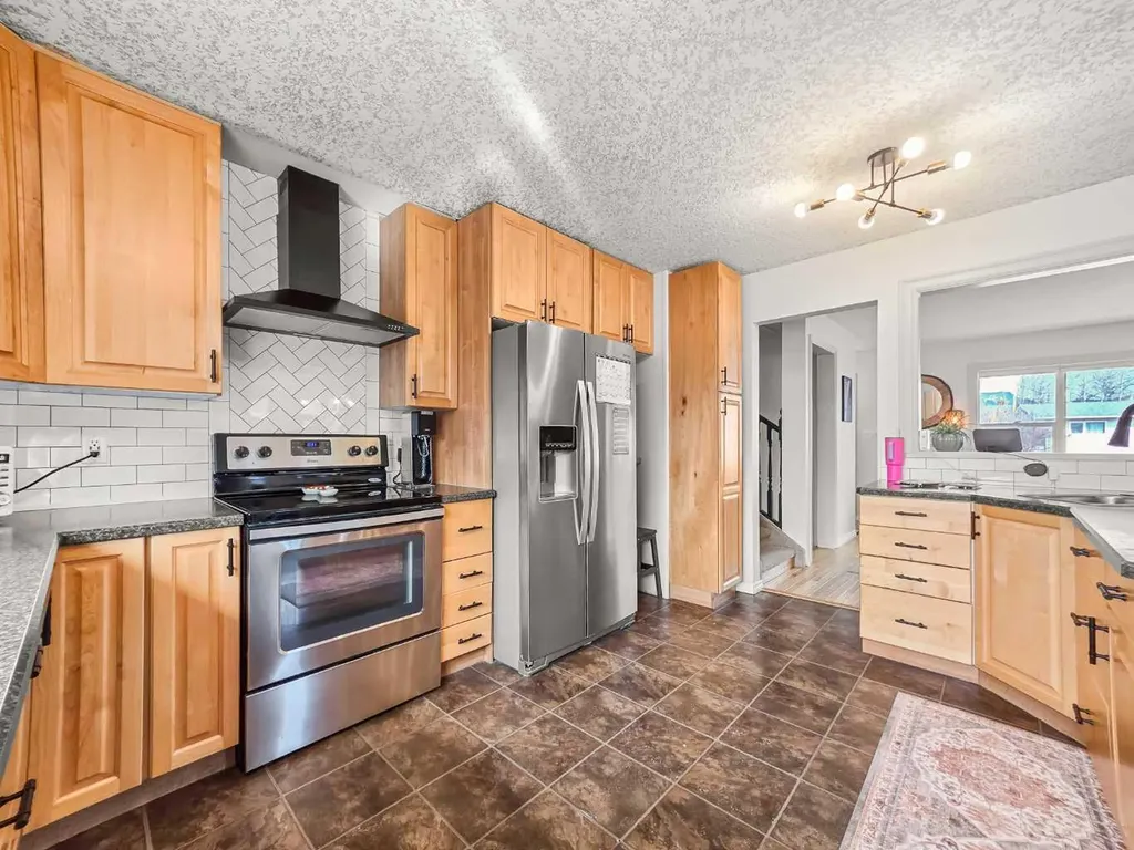 10833 99 Avenue Grande Cache AB T0E0Y0