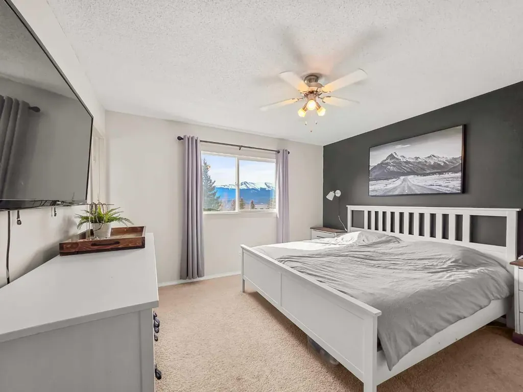 10833 99 Avenue Grande Cache AB T0E0Y0