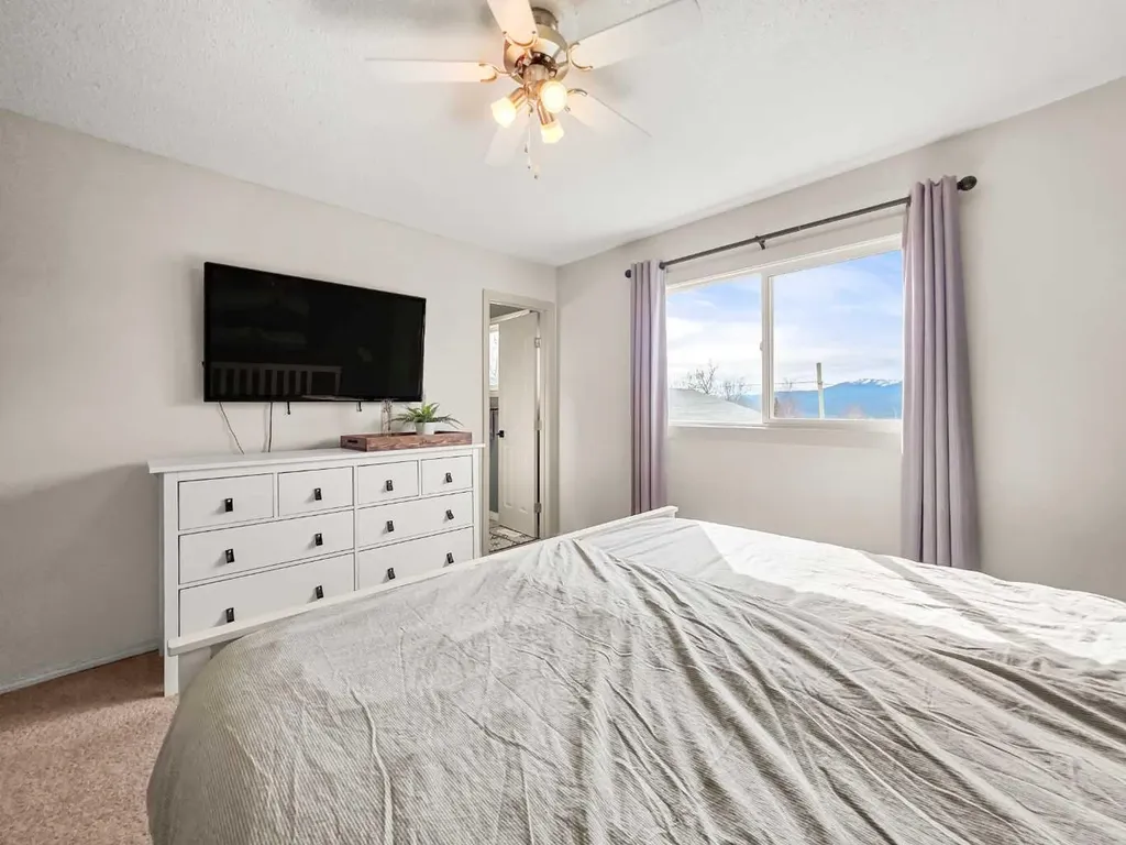 10833 99 Avenue Grande Cache AB T0E0Y0