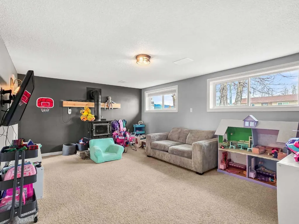 10833 99 Avenue Grande Cache AB T0E0Y0