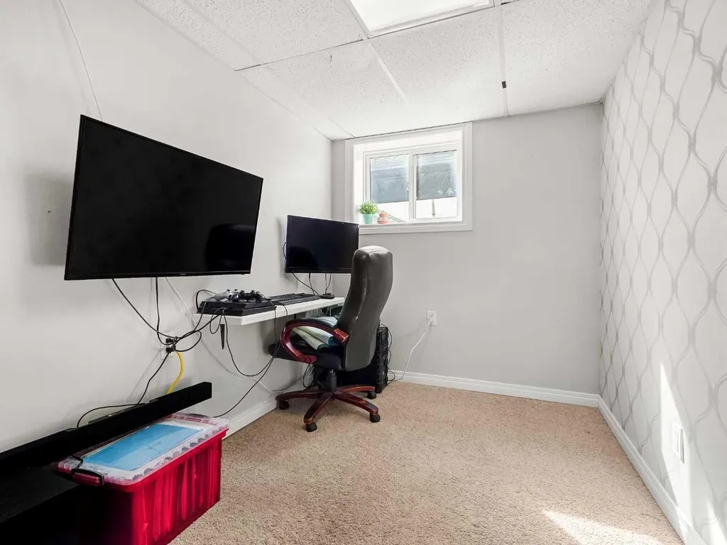 10833 99 Avenue Grande Cache AB T0E0Y0