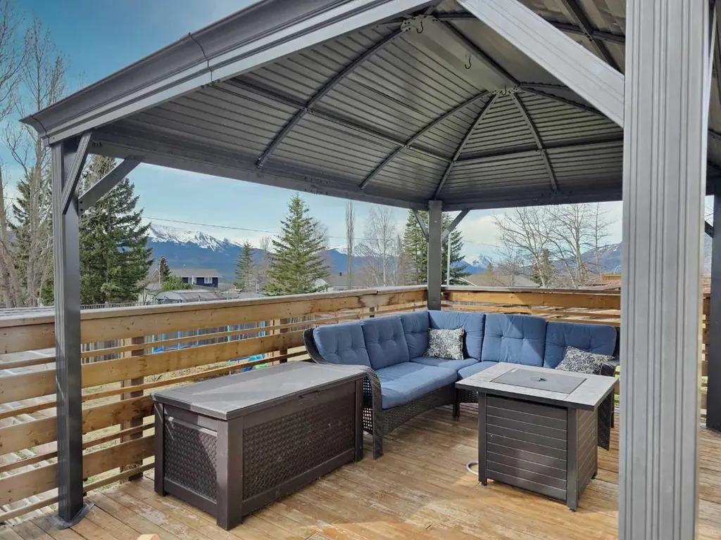 10833 99 Avenue Grande Cache AB T0E0Y0
