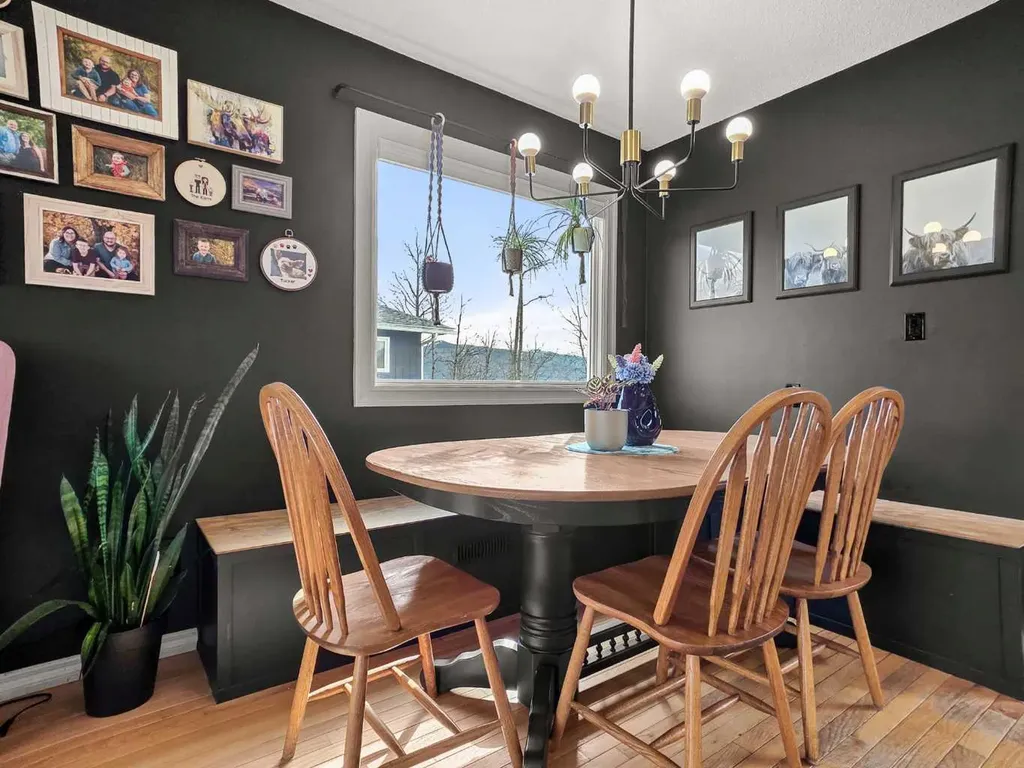 10833 99 Avenue Grande Cache AB T0E0Y0