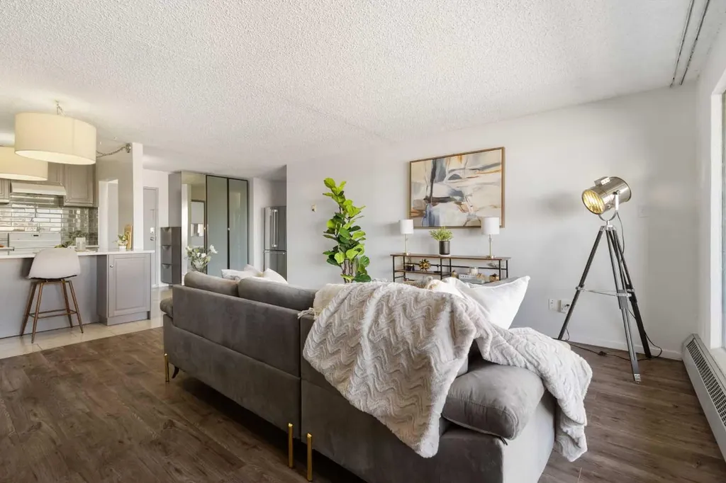 221 6 Avenue SE Calgary AB T2G 4Z9
