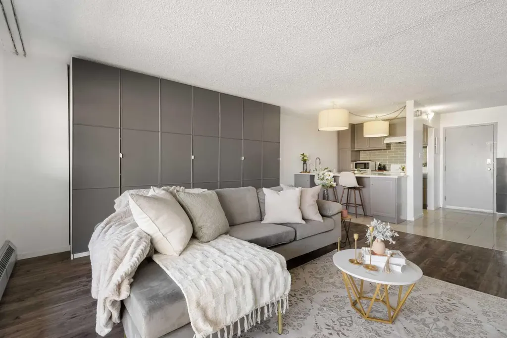 221 6 Avenue SE Calgary AB T2G 4Z9