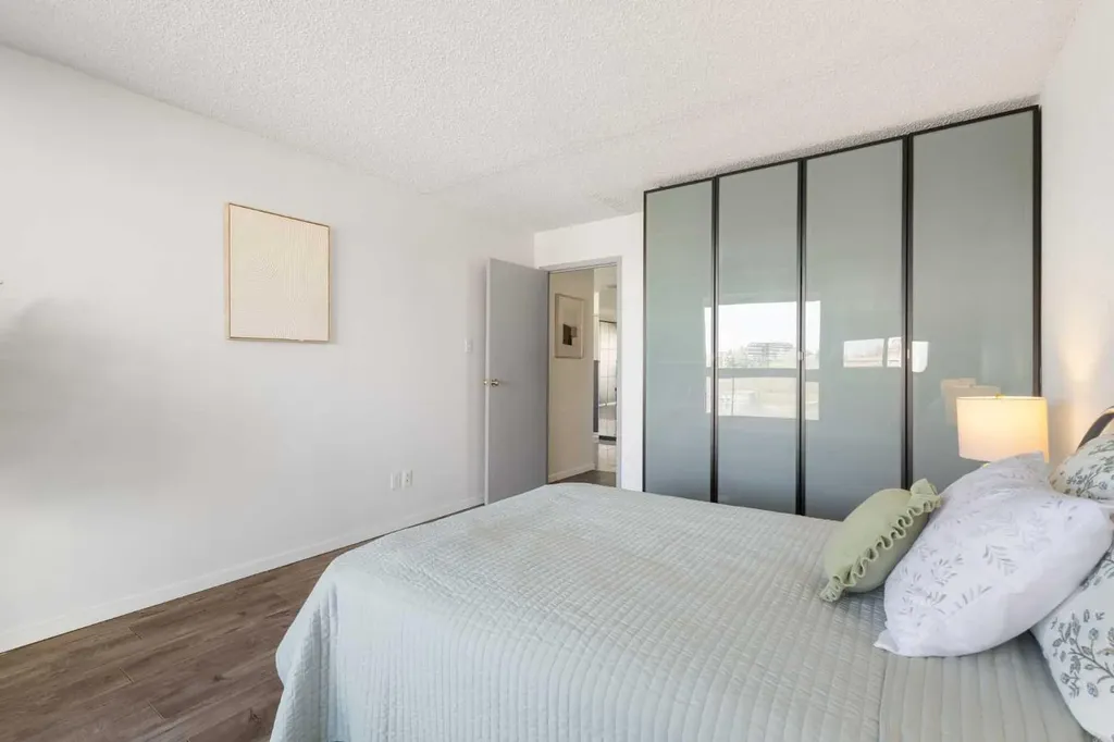 221 6 Avenue SE Calgary AB T2G 4Z9