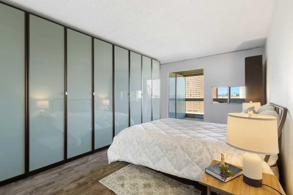 221 6 Avenue SE Calgary AB T2G 4Z9