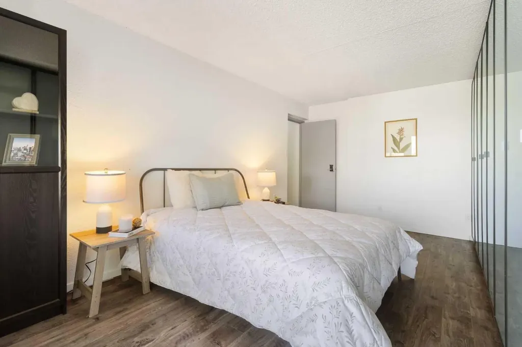 221 6 Avenue SE Calgary AB T2G 4Z9