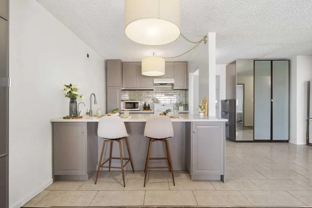 221 6 Avenue SE Calgary AB T2G 4Z9
