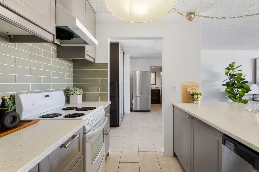 221 6 Avenue SE Calgary AB T2G 4Z9