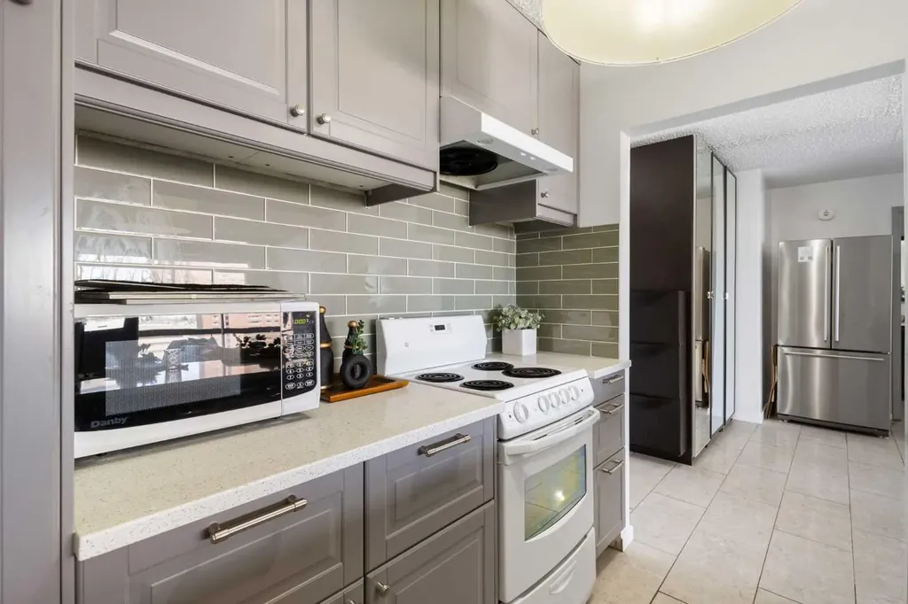 221 6 Avenue SE Calgary AB T2G 4Z9