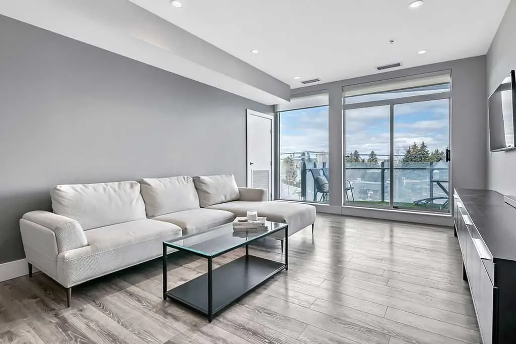2505 17 Avenue SW Calgary AB T3E 7V3
