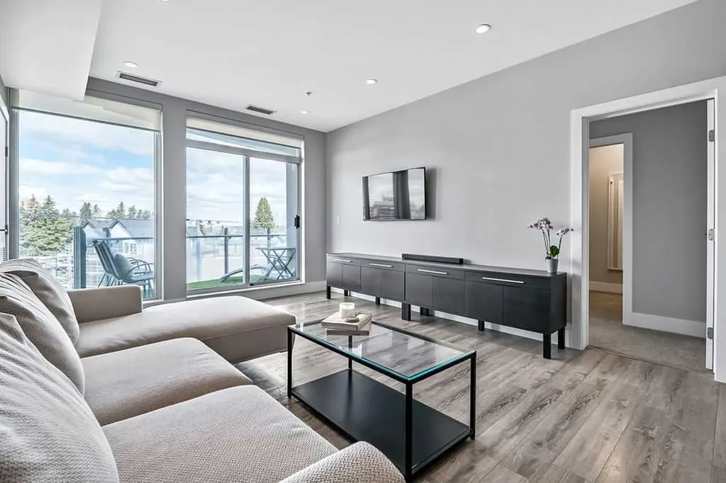 2505 17 Avenue SW Calgary AB T3E 7V3