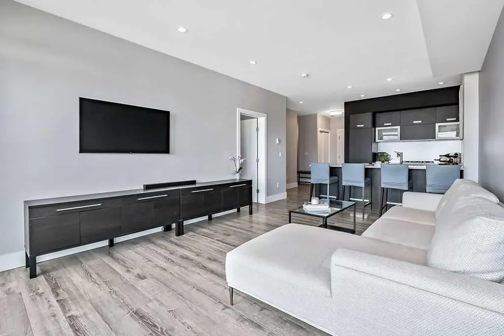 2505 17 Avenue SW Calgary AB T3E 7V3