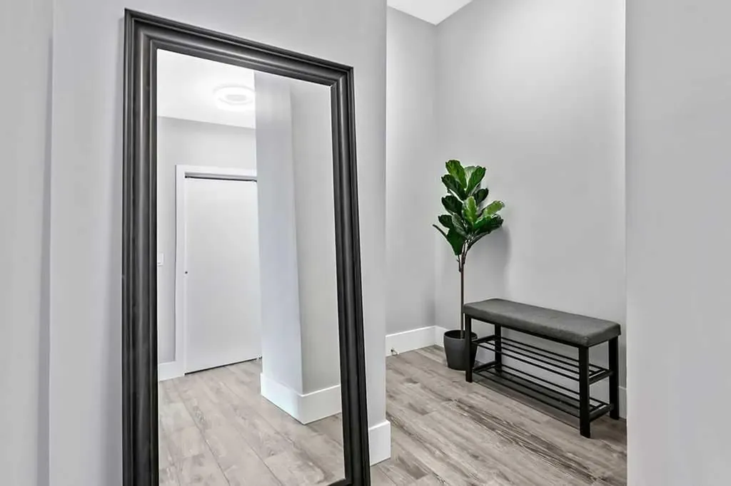 2505 17 Avenue SW Calgary AB T3E 7V3