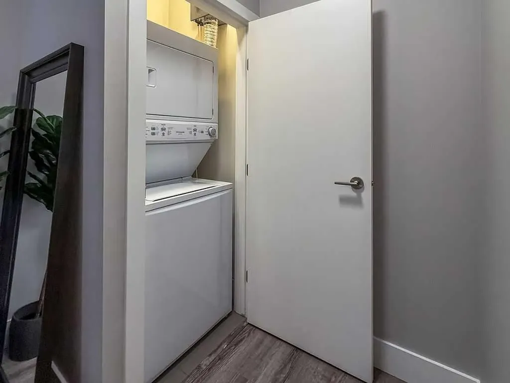 2505 17 Avenue SW Calgary AB T3E 7V3