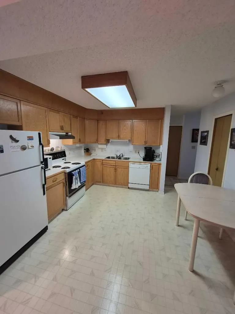 20 3 Street S Lethbridge AB T1J 4P1