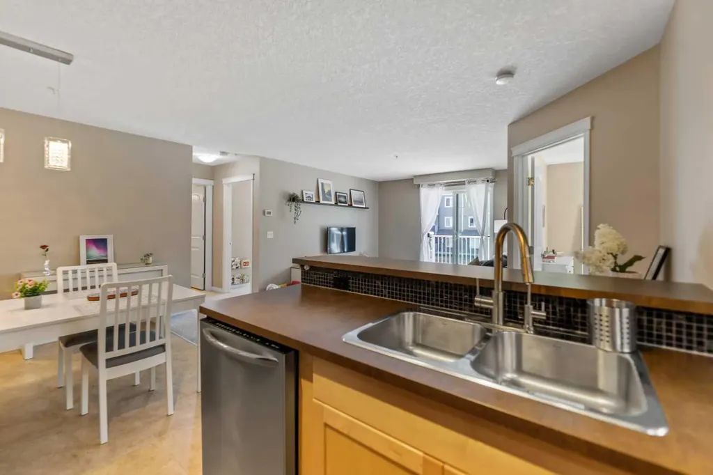 115 Prestwick Villas SE Calgary AB T2Z 0M9