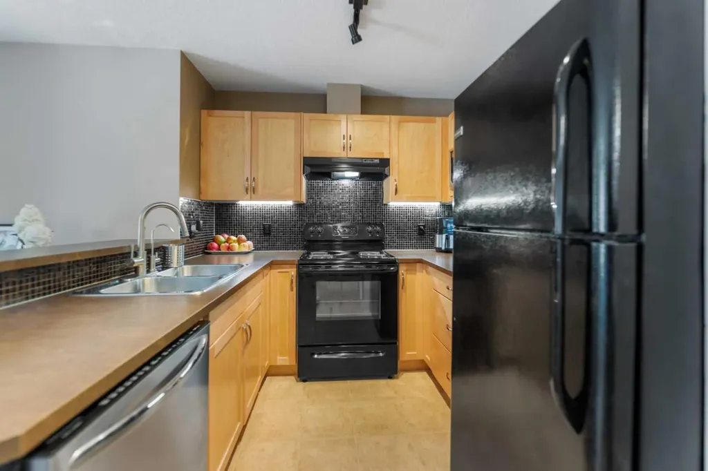 115 Prestwick Villas SE Calgary AB T2Z 0M9