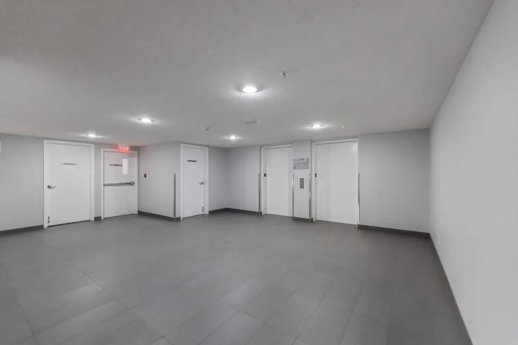 115 Prestwick Villas SE Calgary AB T2Z 0M9