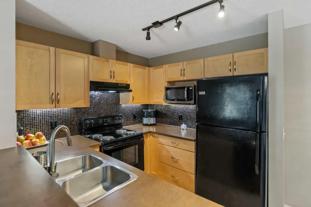 115 Prestwick Villas SE Calgary AB T2Z 0M9