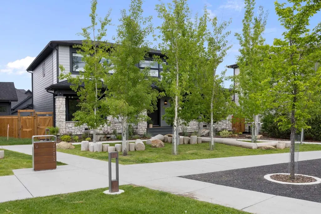 44 Alpine Common SW Calgary AB T2Y 0V3
