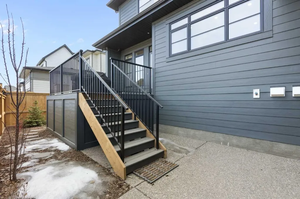 44 Alpine Common SW Calgary AB T2Y 0V3