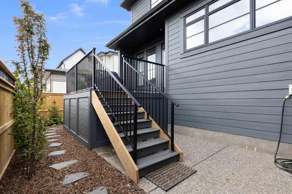 44 Alpine Common SW Calgary AB T2Y 0V3