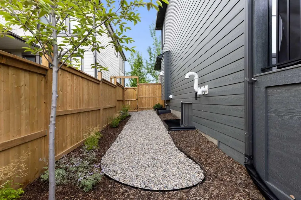 44 Alpine Common SW Calgary AB T2Y 0V3