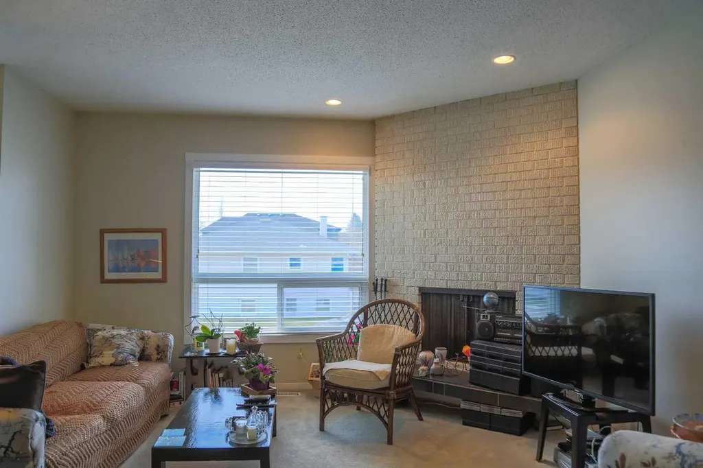 3004 25 Avenue SW Calgary AB T3E0K4