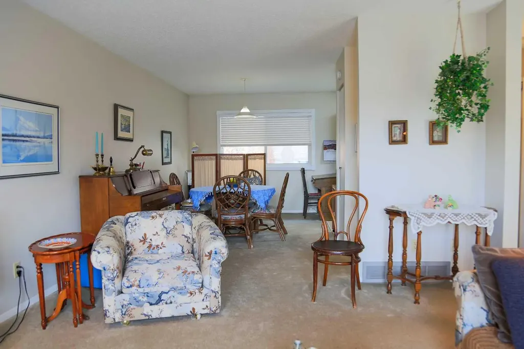 3004 25 Avenue SW Calgary AB T3E0K4