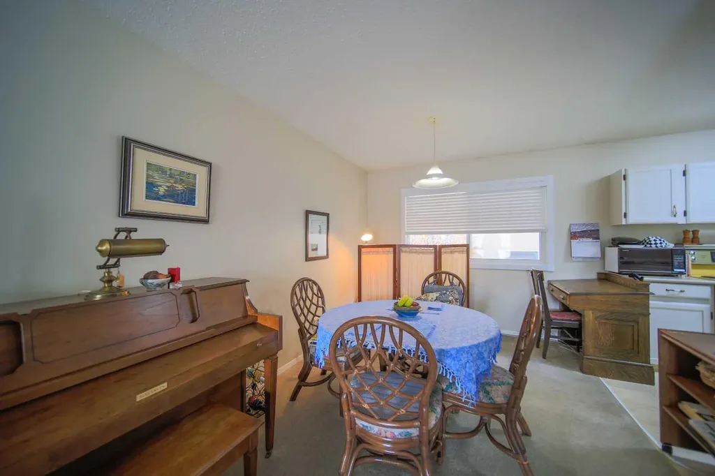 3004 25 Avenue SW Calgary AB T3E0K4