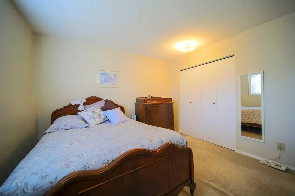 3004 25 Avenue SW Calgary AB T3E0K4