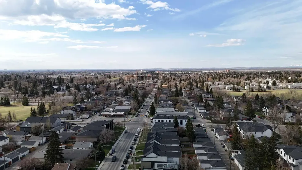 3004 25 Avenue SW Calgary AB T3E0K4