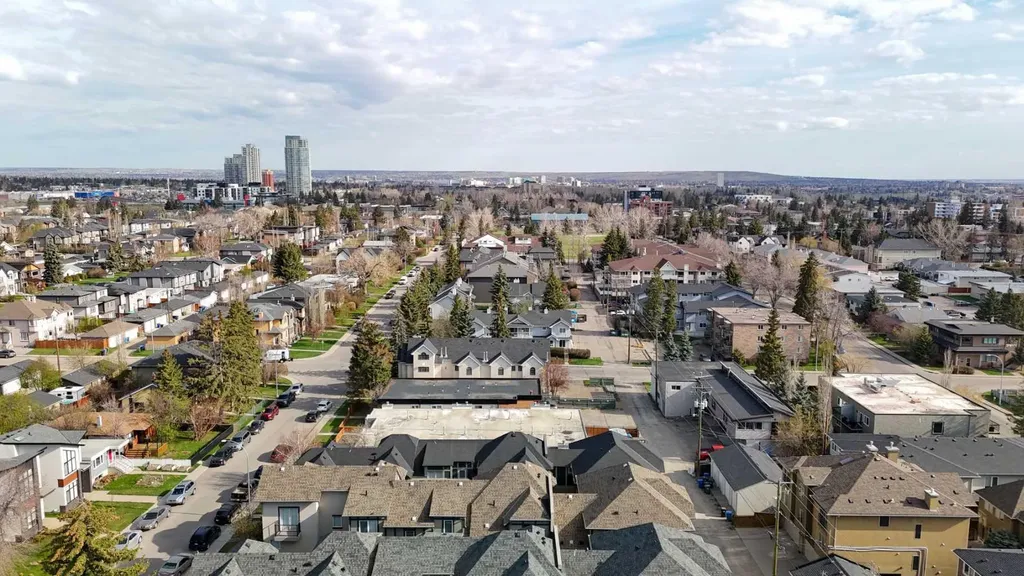 3004 25 Avenue SW Calgary AB T3E0K4