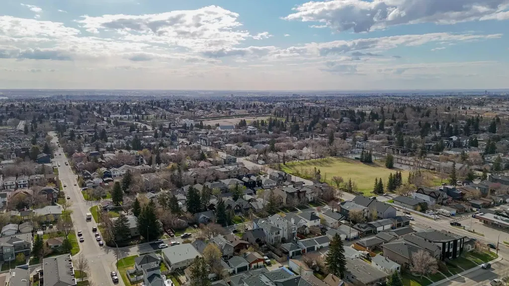 3004 25 Avenue SW Calgary AB T3E0K4