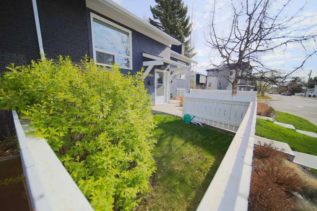 3004 25 Avenue SW Calgary AB T3E0K4