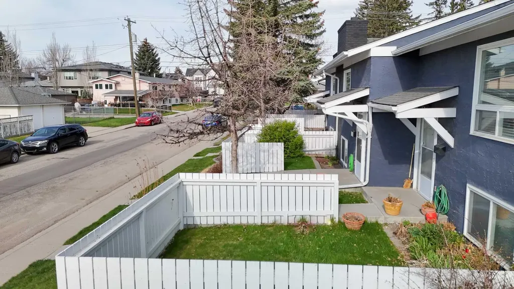 3004 25 Avenue SW Calgary AB T3E0K4