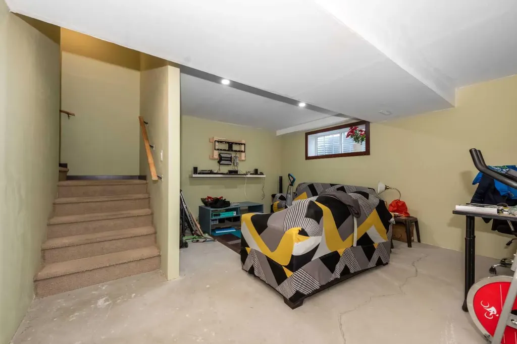155 Silverado Skies Link SW Calgary AB T2X 0K7