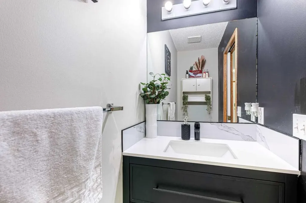 13 Mt Aberdeen Manor SE Calgary AB T2Z3N8