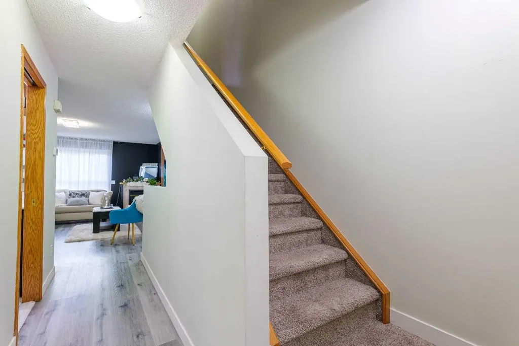 13 Mt Aberdeen Manor SE Calgary AB T2Z3N8