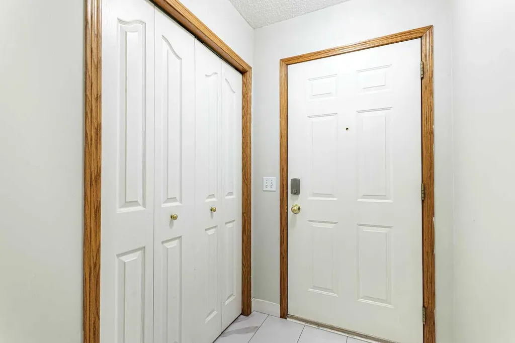 13 Mt Aberdeen Manor SE Calgary AB T2Z3N8