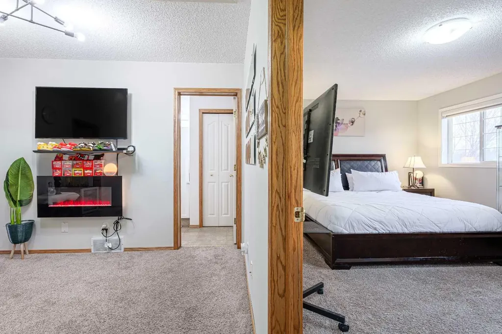 13 Mt Aberdeen Manor SE Calgary AB T2Z3N8