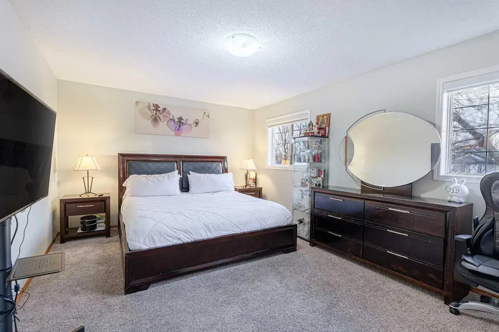 13 Mt Aberdeen Manor SE Calgary AB T2Z3N8