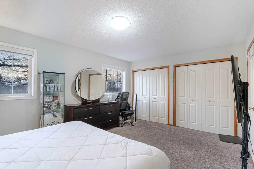 13 Mt Aberdeen Manor SE Calgary AB T2Z3N8