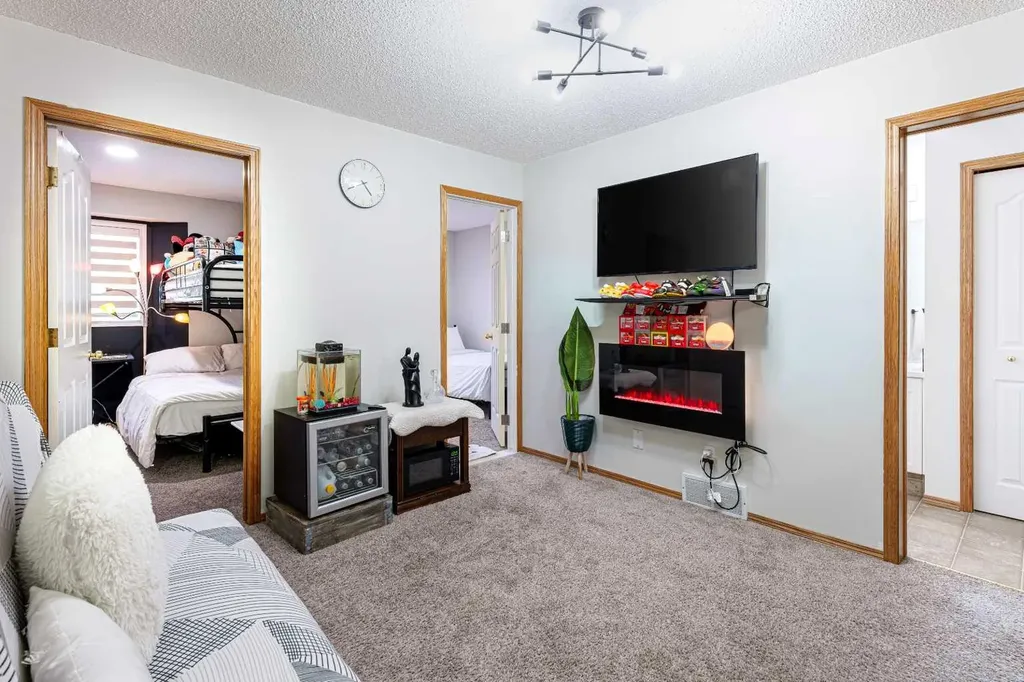 13 Mt Aberdeen Manor SE Calgary AB T2Z3N8