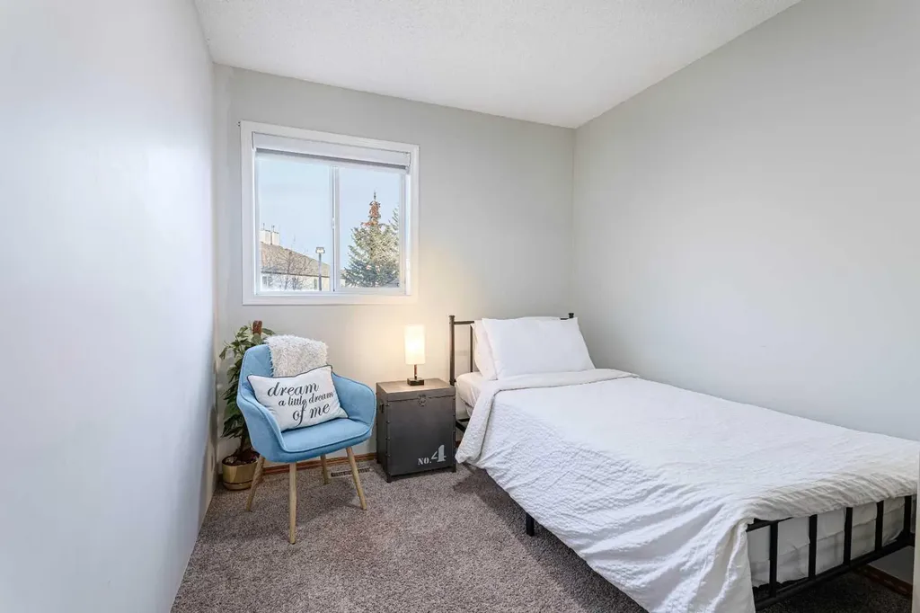 13 Mt Aberdeen Manor SE Calgary AB T2Z3N8